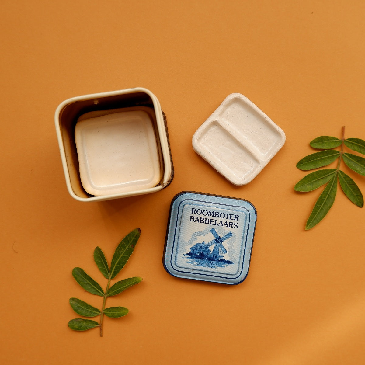 Roomboter paint tin