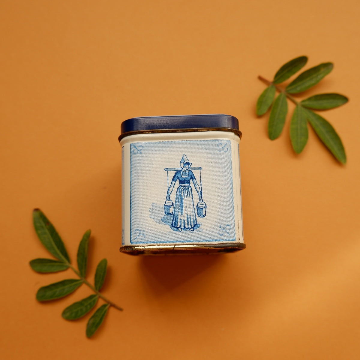Roomboter paint tin